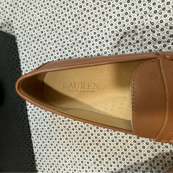 Ralph Lauren Wynnie Burnished Leather Loafer - Picture 11 of 12